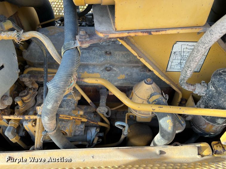 image for item DQ2332 1998 Caterpillar D5M LGP  dozer