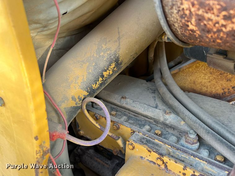 image for item DQ2332 1998 Caterpillar D5M LGP  dozer