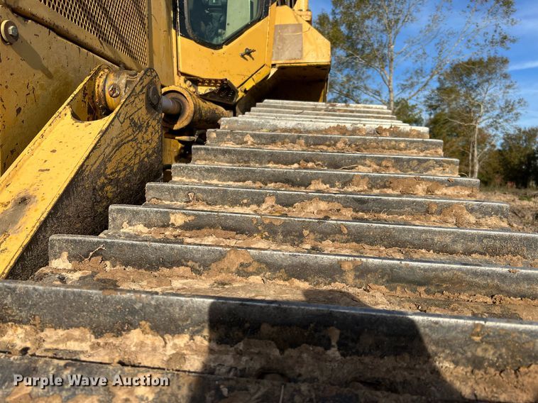 image for item DQ2332 1998 Caterpillar D5M LGP  dozer