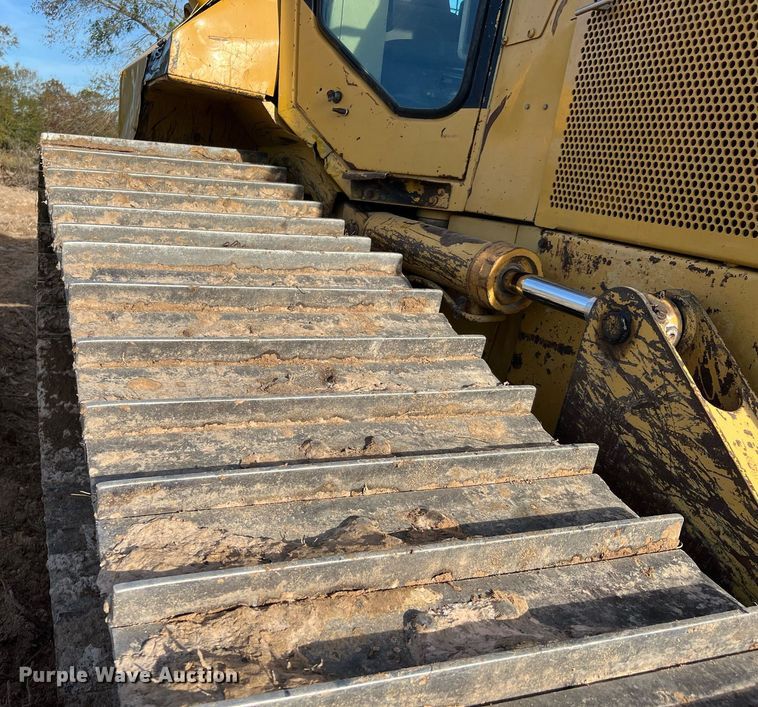 image for item DQ2332 1998 Caterpillar D5M LGP  dozer