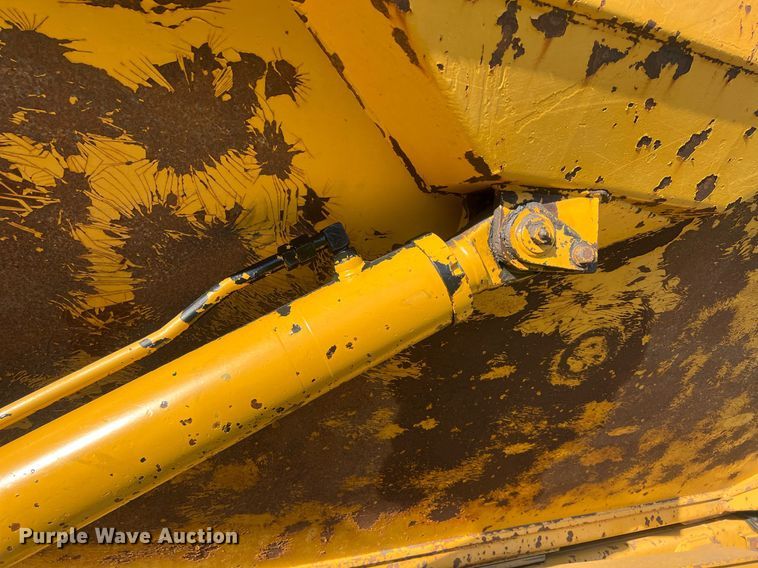 image for item DQ6710 1997 Caterpillar D300E  haul truck