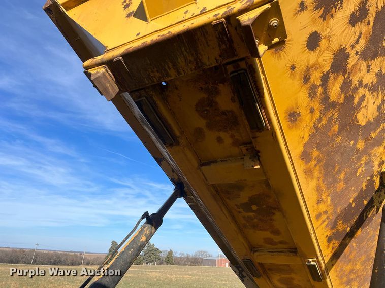 image for item DQ6710 1997 Caterpillar D300E  haul truck