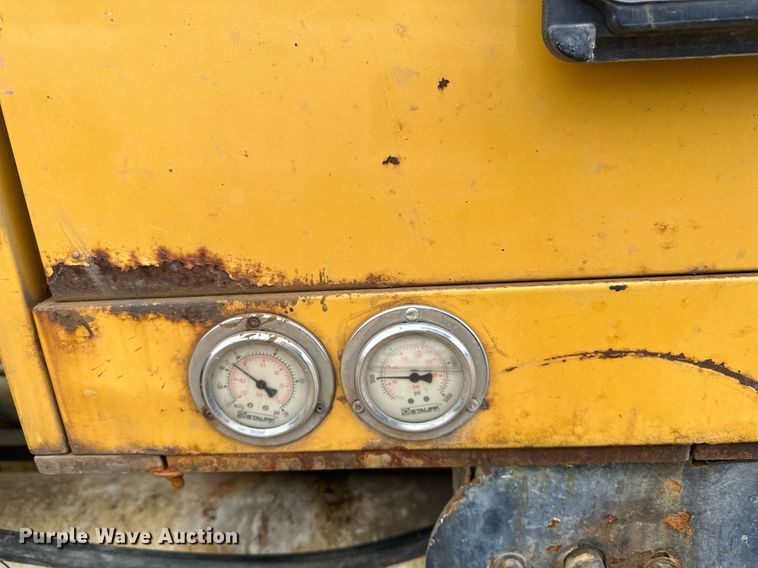 image for item DQ7403 2012 Vermeer V500LE-HD  vacuum excavator