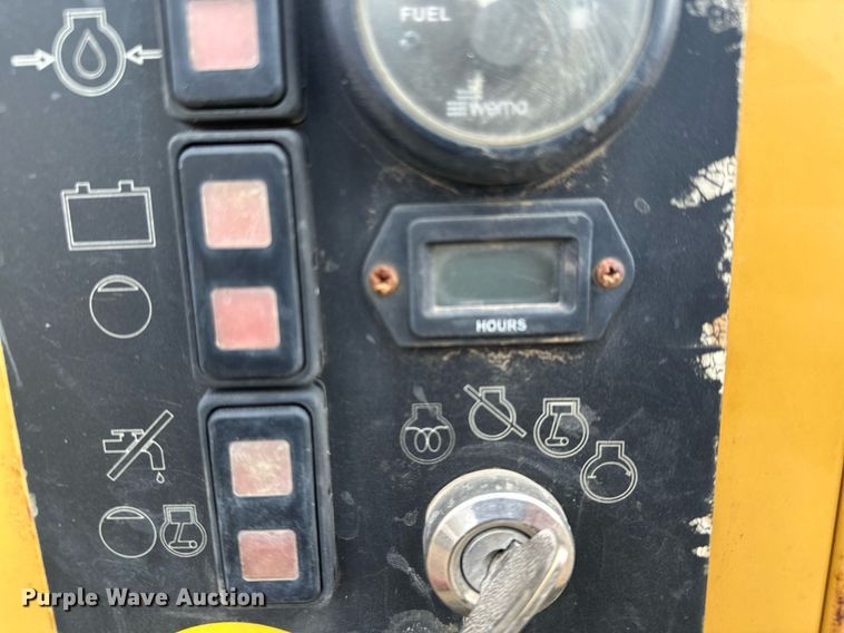 image for item DQ7403 2012 Vermeer V500LE-HD  vacuum excavator