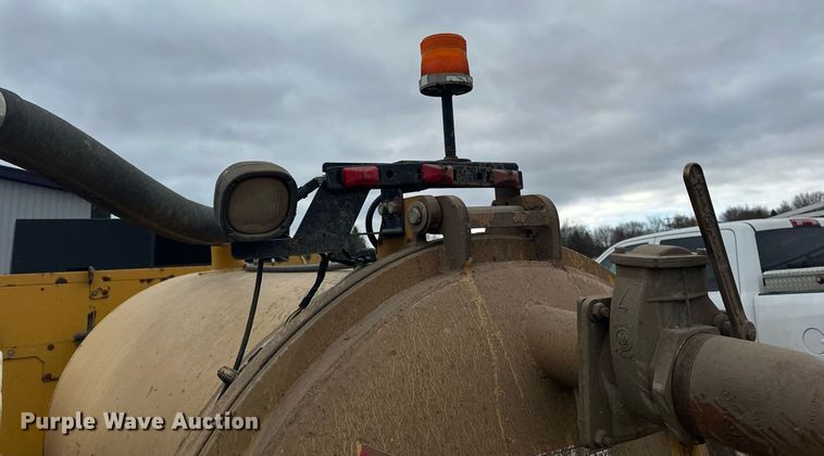 image for item DQ7403 2012 Vermeer V500LE-HD  vacuum excavator