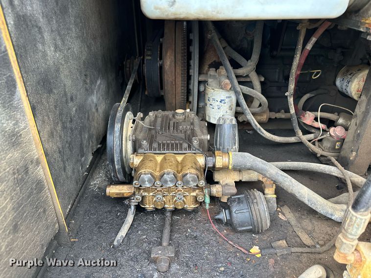 image for item DQ7403 2012 Vermeer V500LE-HD  vacuum excavator