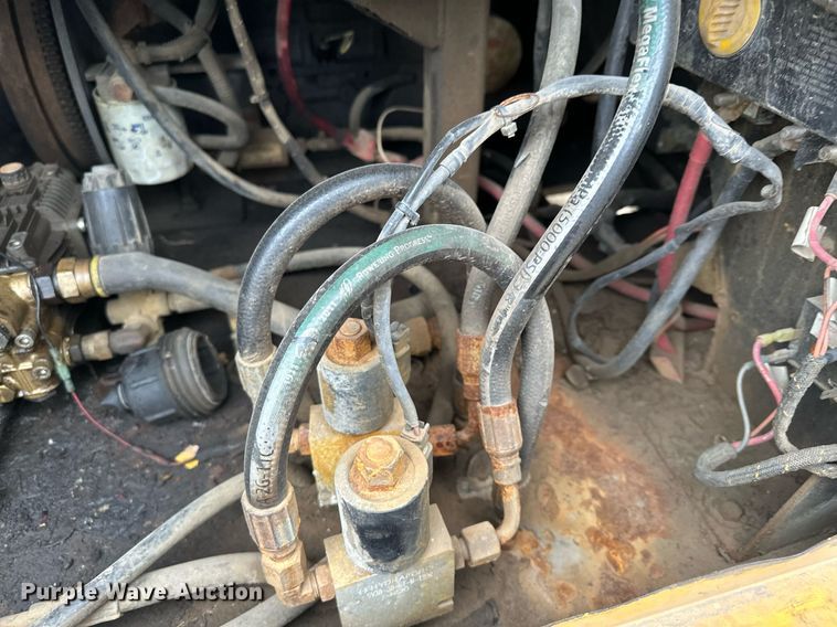 image for item DQ7403 2012 Vermeer V500LE-HD  vacuum excavator