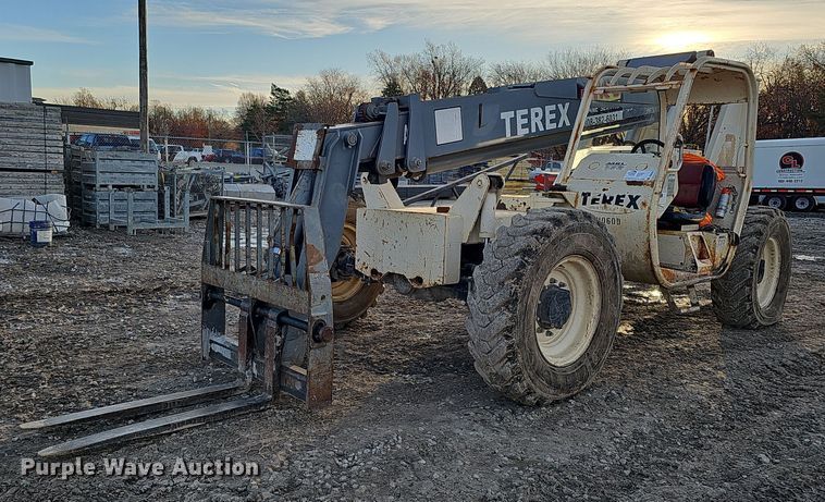 image for item DQ8494 2002 Terex TH842C  telehandler