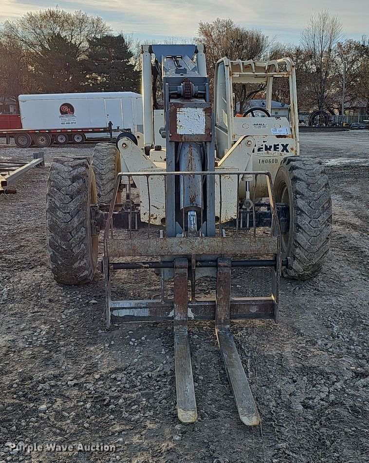 image for item DQ8494 2002 Terex TH842C  telehandler
