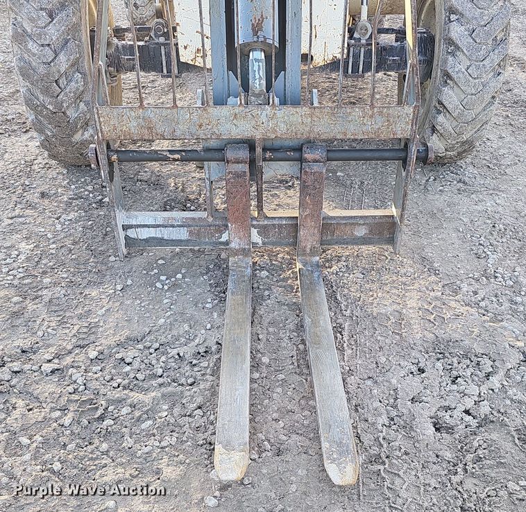 image for item DQ8494 2002 Terex TH842C  telehandler
