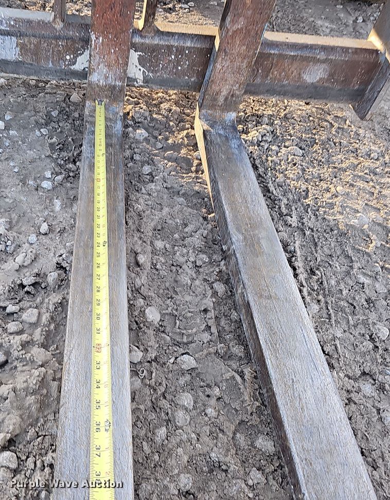 image for item DQ8494 2002 Terex TH842C  telehandler