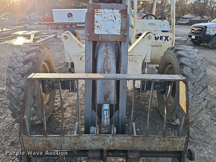 image for item DQ8494 2002 Terex TH842C  telehandler