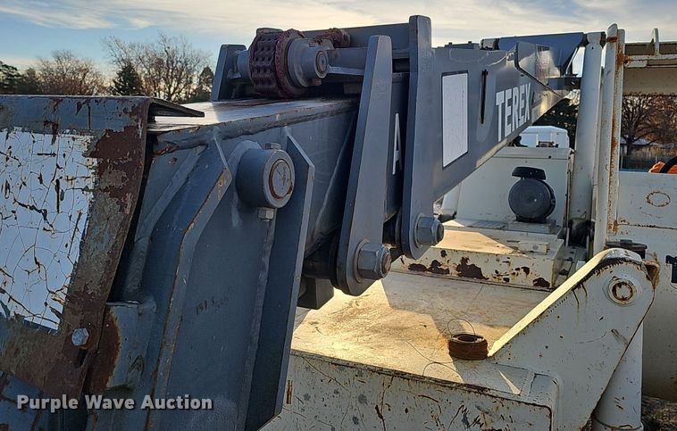 image for item DQ8494 2002 Terex TH842C  telehandler