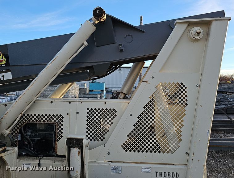 image for item DQ8494 2002 Terex TH842C  telehandler