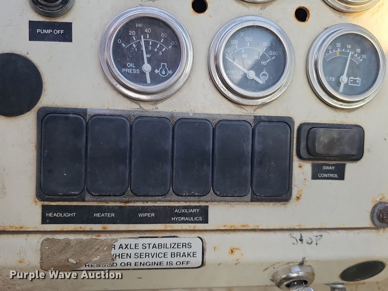 image for item DQ8494 2002 Terex TH842C  telehandler