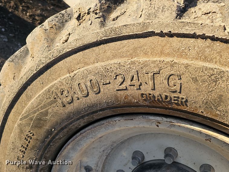 image for item DQ8494 2002 Terex TH842C  telehandler