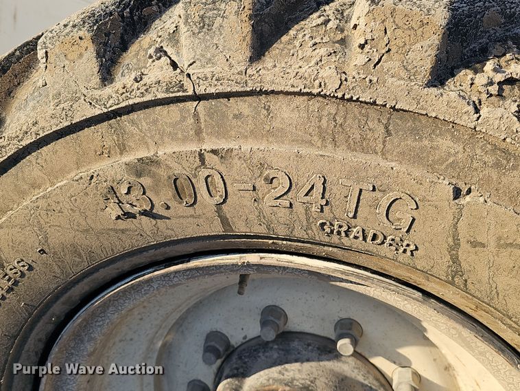 image for item DQ8494 2002 Terex TH842C  telehandler