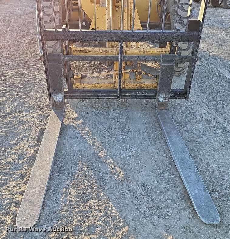 image for item DQ8504 2005 Gehl DL12H40  telehandler