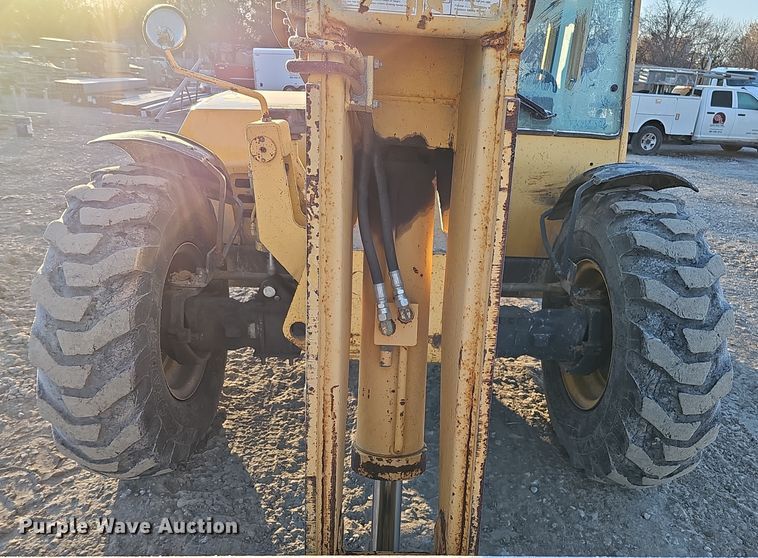 image for item DQ8504 2005 Gehl DL12H40  telehandler