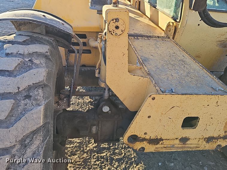 image for item DQ8504 2005 Gehl DL12H40  telehandler