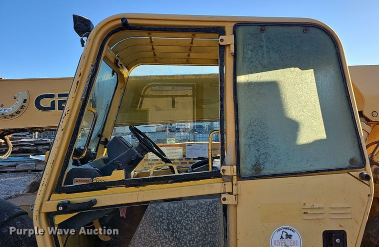 image for item DQ8504 2005 Gehl DL12H40  telehandler