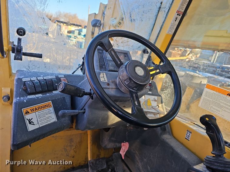 image for item DQ8504 2005 Gehl DL12H40  telehandler