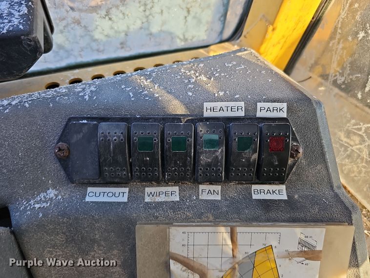 image for item DQ8504 2005 Gehl DL12H40  telehandler