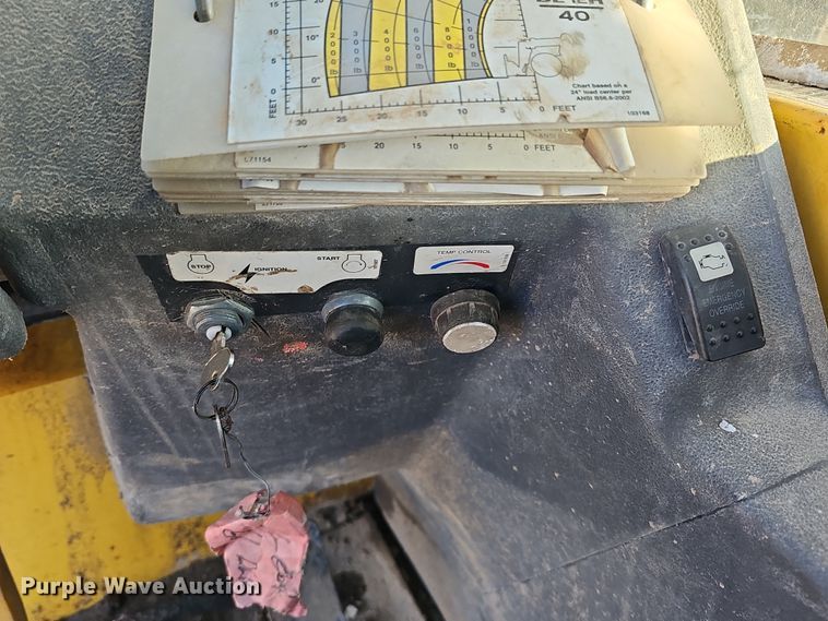 image for item DQ8504 2005 Gehl DL12H40  telehandler