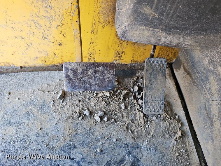 image for item DQ8504 2005 Gehl DL12H40  telehandler