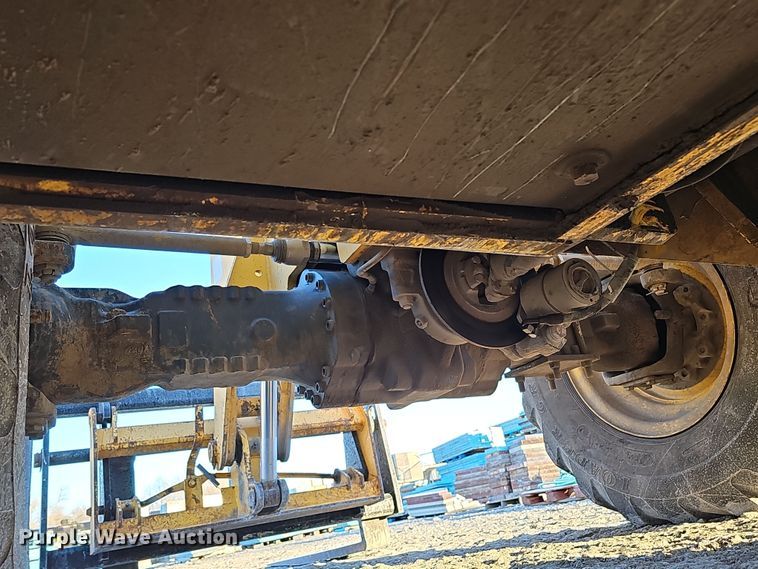 image for item DQ8504 2005 Gehl DL12H40  telehandler