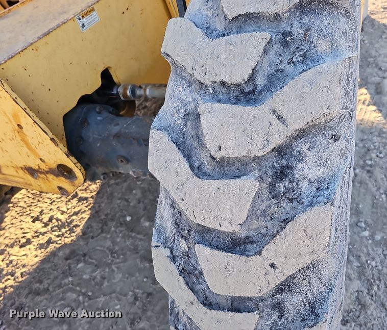 image for item DQ8504 2005 Gehl DL12H40  telehandler