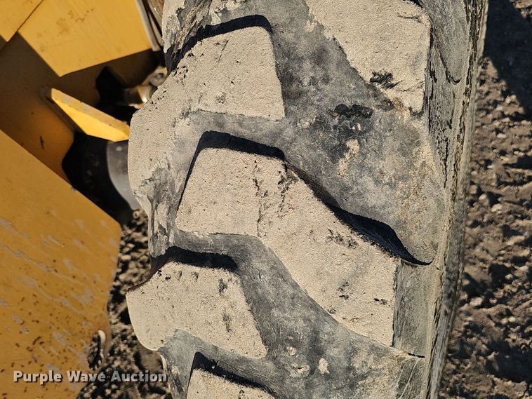 image for item DQ8504 2005 Gehl DL12H40  telehandler