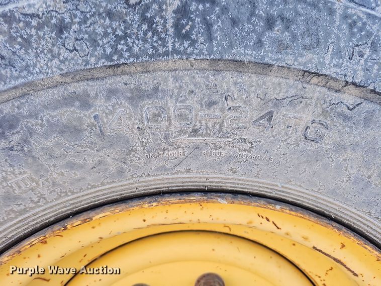 image for item DQ8504 2005 Gehl DL12H40  telehandler