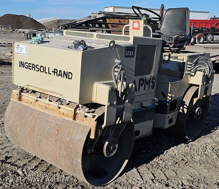 image for item DQ8511 1994 Ingersoll Rand DD-24  double drum vibratory roller