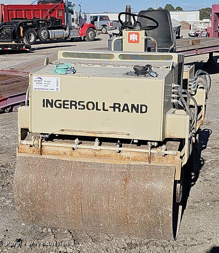 image for item DQ8511 1994 Ingersoll Rand DD-24  double drum vibratory roller