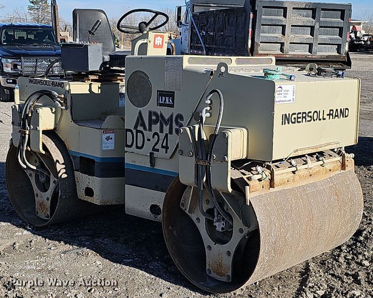 image for item DQ8511 1994 Ingersoll Rand DD-24  double drum vibratory roller
