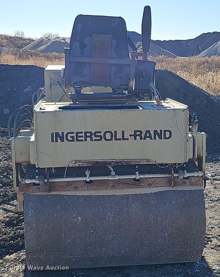 image for item DQ8511 1994 Ingersoll Rand DD-24  double drum vibratory roller