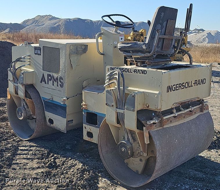 image for item DQ8511 1994 Ingersoll Rand DD-24  double drum vibratory roller