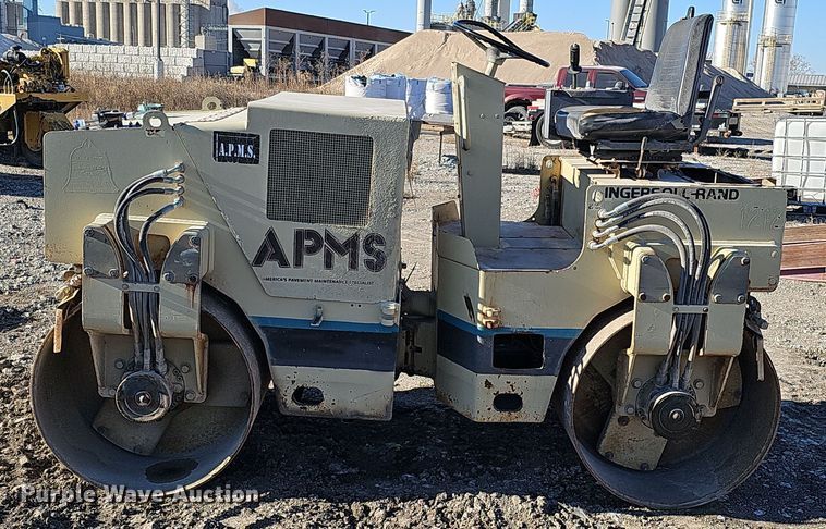 image for item DQ8511 1994 Ingersoll Rand DD-24  double drum vibratory roller