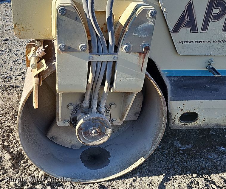 image for item DQ8511 1994 Ingersoll Rand DD-24  double drum vibratory roller