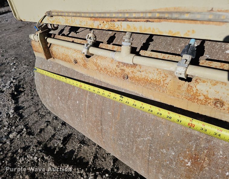 image for item DQ8511 1994 Ingersoll Rand DD-24  double drum vibratory roller