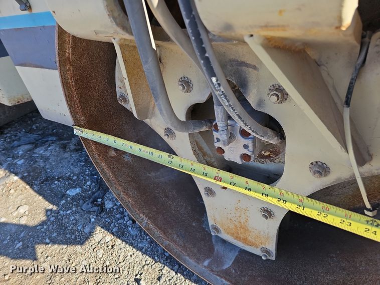 image for item DQ8511 1994 Ingersoll Rand DD-24  double drum vibratory roller