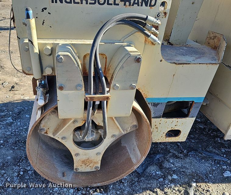 image for item DQ8511 1994 Ingersoll Rand DD-24  double drum vibratory roller