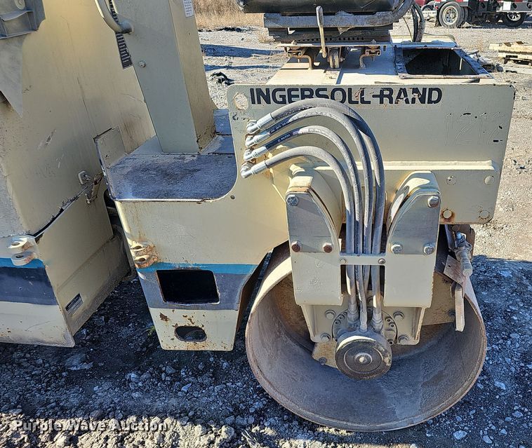 image for item DQ8511 1994 Ingersoll Rand DD-24  double drum vibratory roller