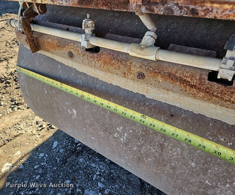 image for item DQ8511 1994 Ingersoll Rand DD-24  double drum vibratory roller