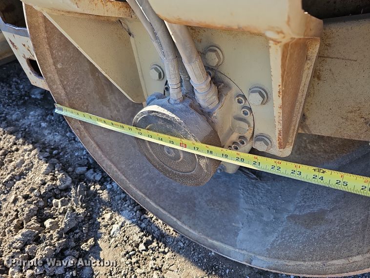 image for item DQ8511 1994 Ingersoll Rand DD-24  double drum vibratory roller