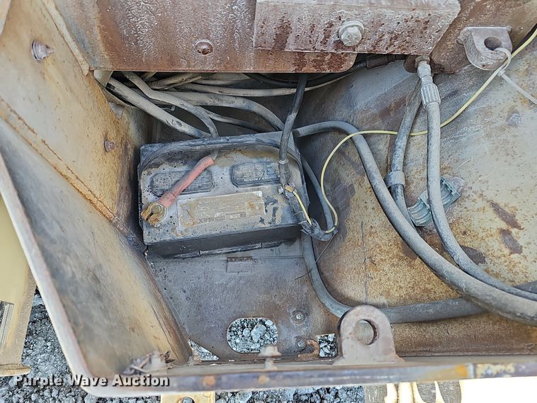 image for item DQ8511 1994 Ingersoll Rand DD-24  double drum vibratory roller