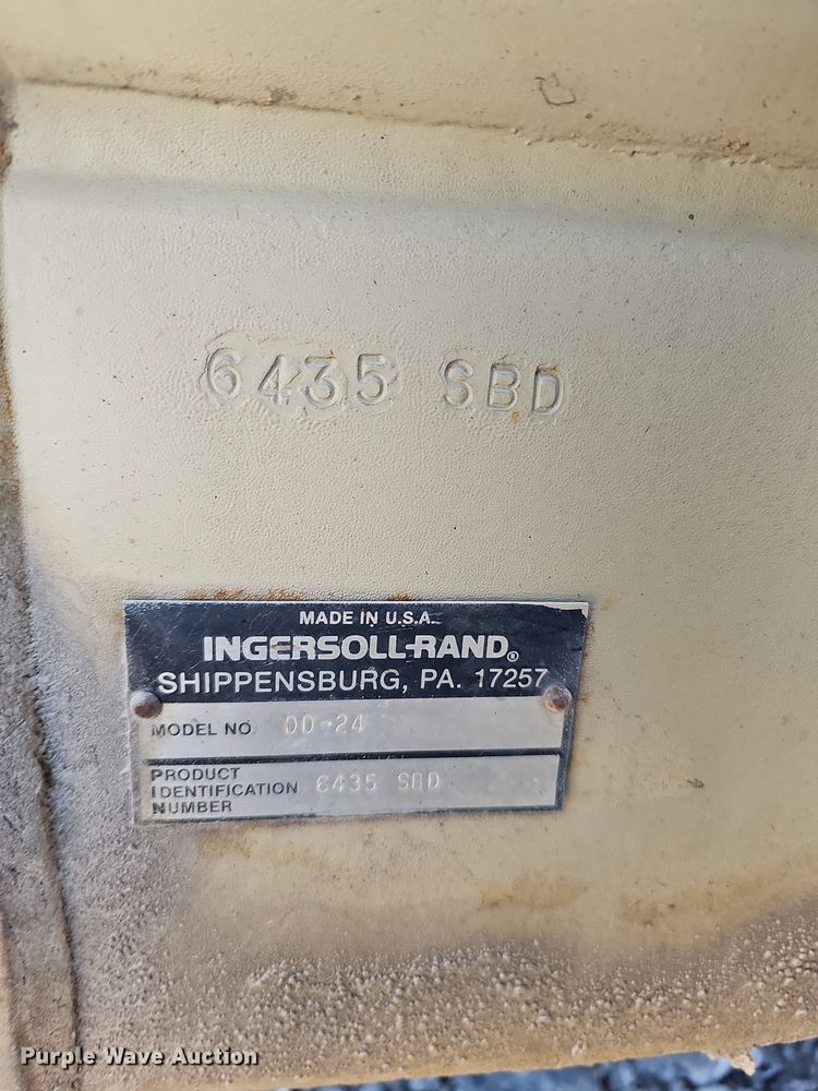 image for item DQ8511 1994 Ingersoll Rand DD-24  double drum vibratory roller