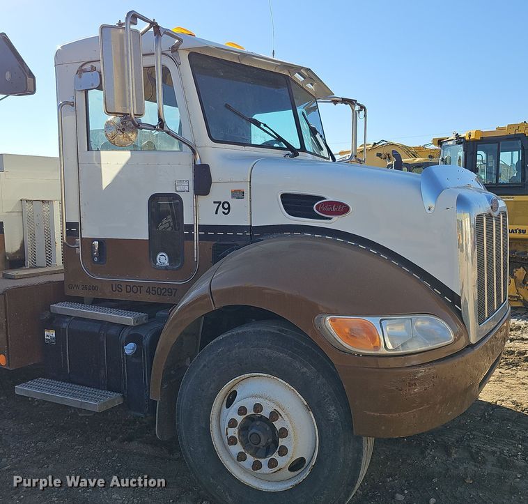 image for item DQ8521 2012 Peterbilt PB330  utility / service truck