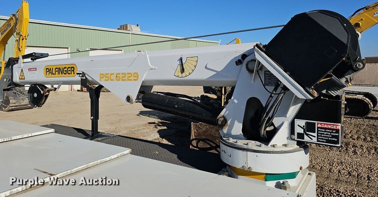 image for item DQ8521 2012 Peterbilt PB330  utility / service truck